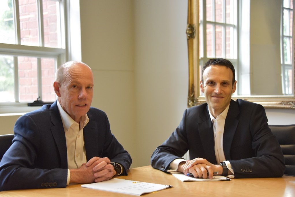 The CEOs of CECV and the VRQA sign a new memorandum of understanding.